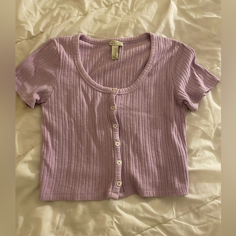 purple cropped top